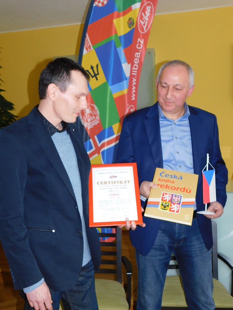 rekordni-vlajka-ceske-republiky-je-od-nas