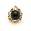 Zlatý prsten s černou perlou
