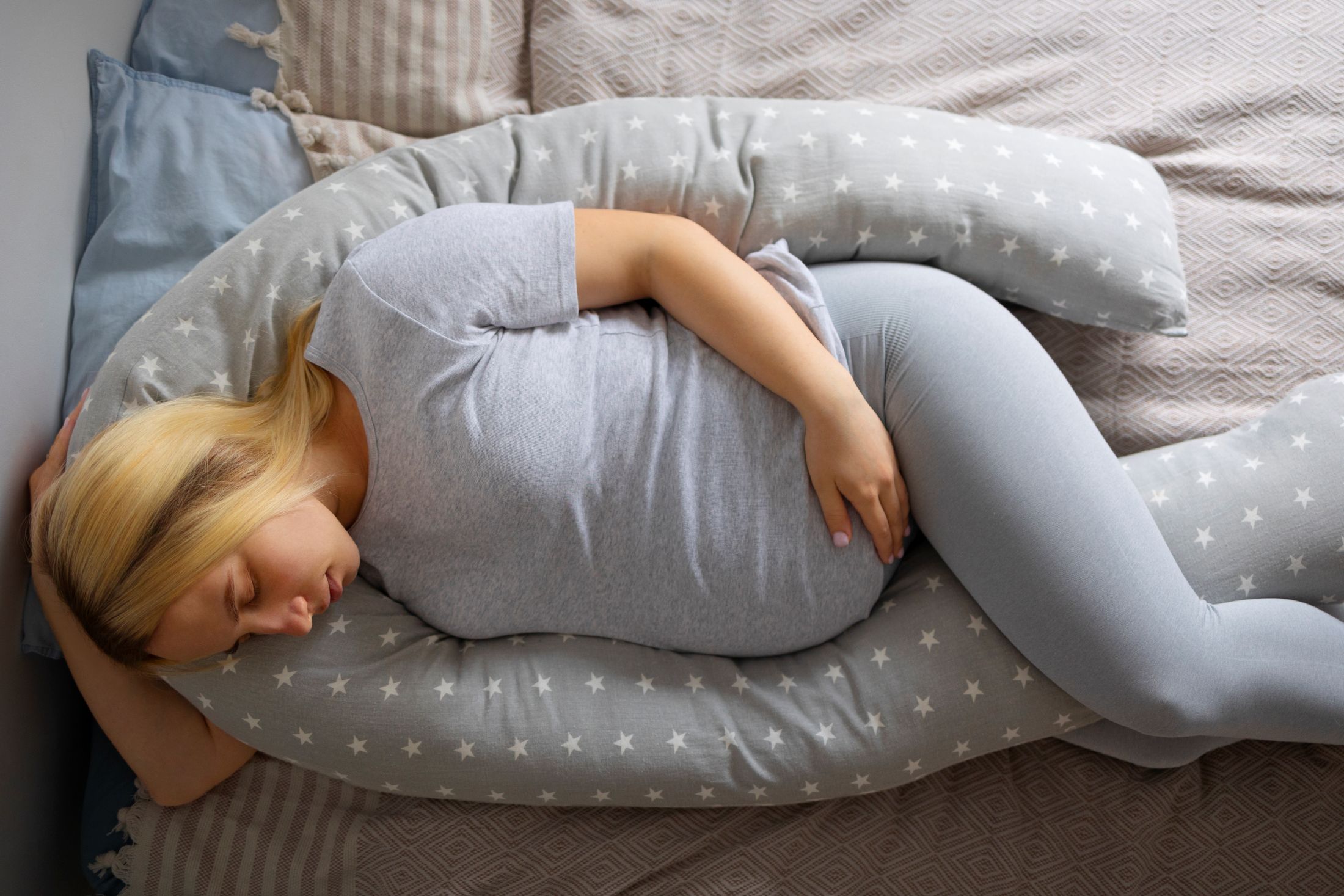 top-view-pregnant-woman-using-nursing-pillow