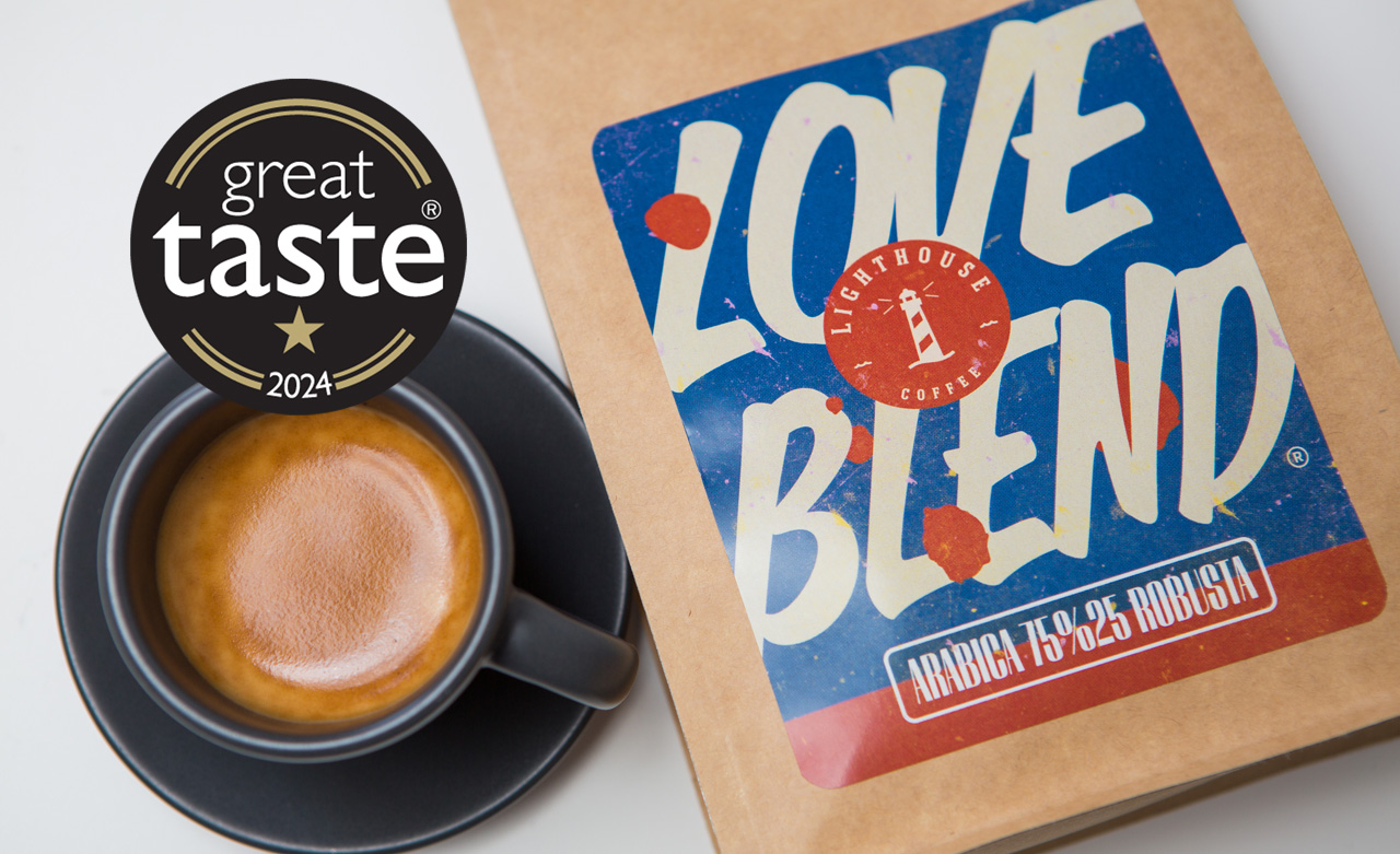 Lighthouse Coffee Loveblend 75/25: Chuť, ktorá vás vezme na cestu. Od sladkého ovocia až po tmavú čokoládu