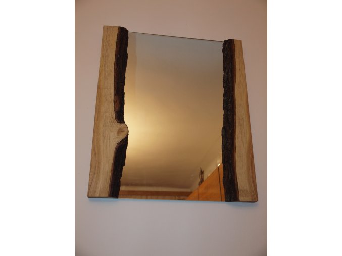 Zrcadlo s dubovým rámem s kůrou