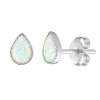 Strieborné puzetové náušnice s bielym syntetickým opálom