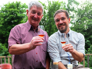  Pavel Šustr (The Whisky game) a Steve ve Fiddichside Inn