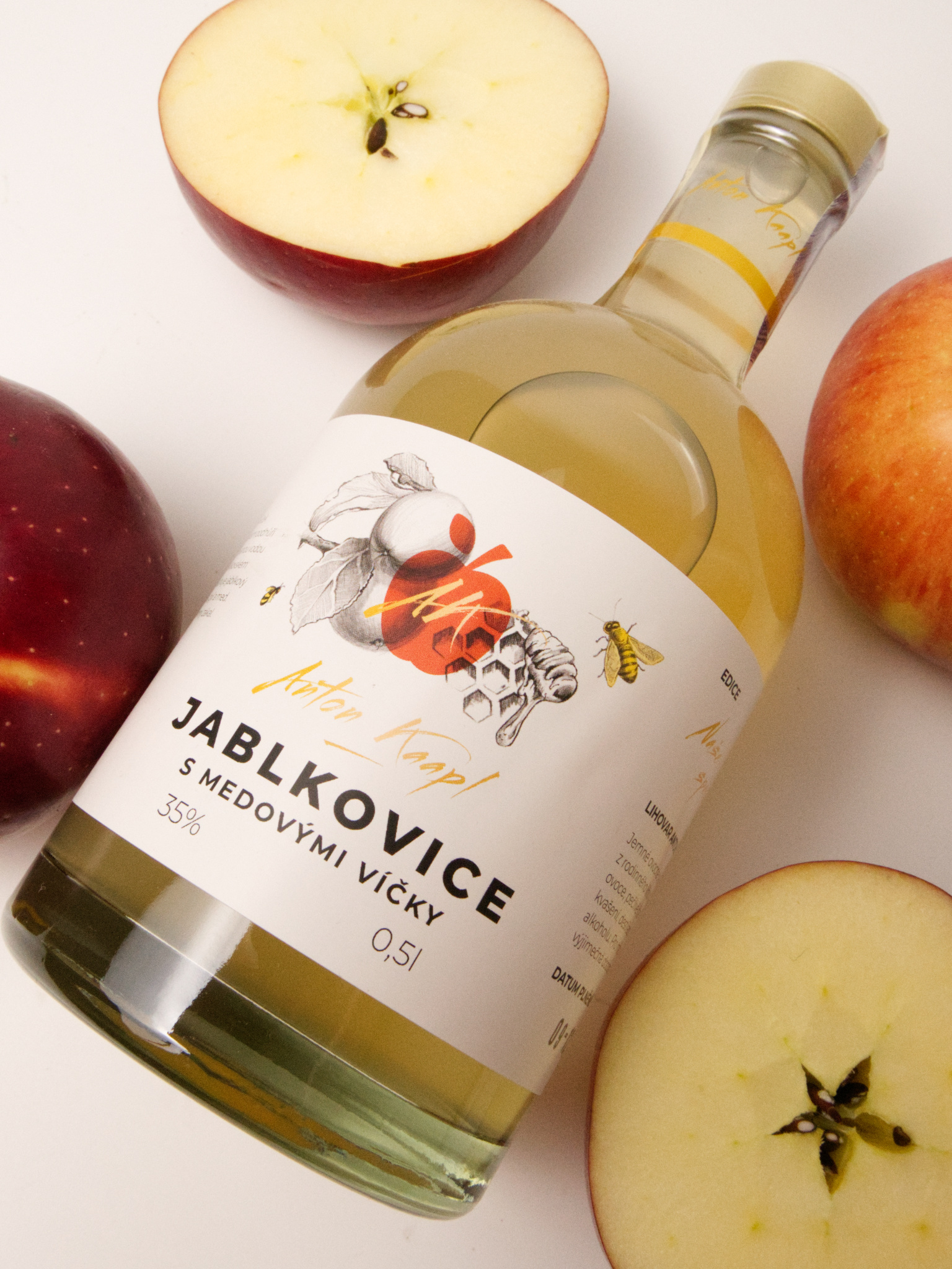Anton Kaapl Jablko s medovými víčky 35% 0,5l