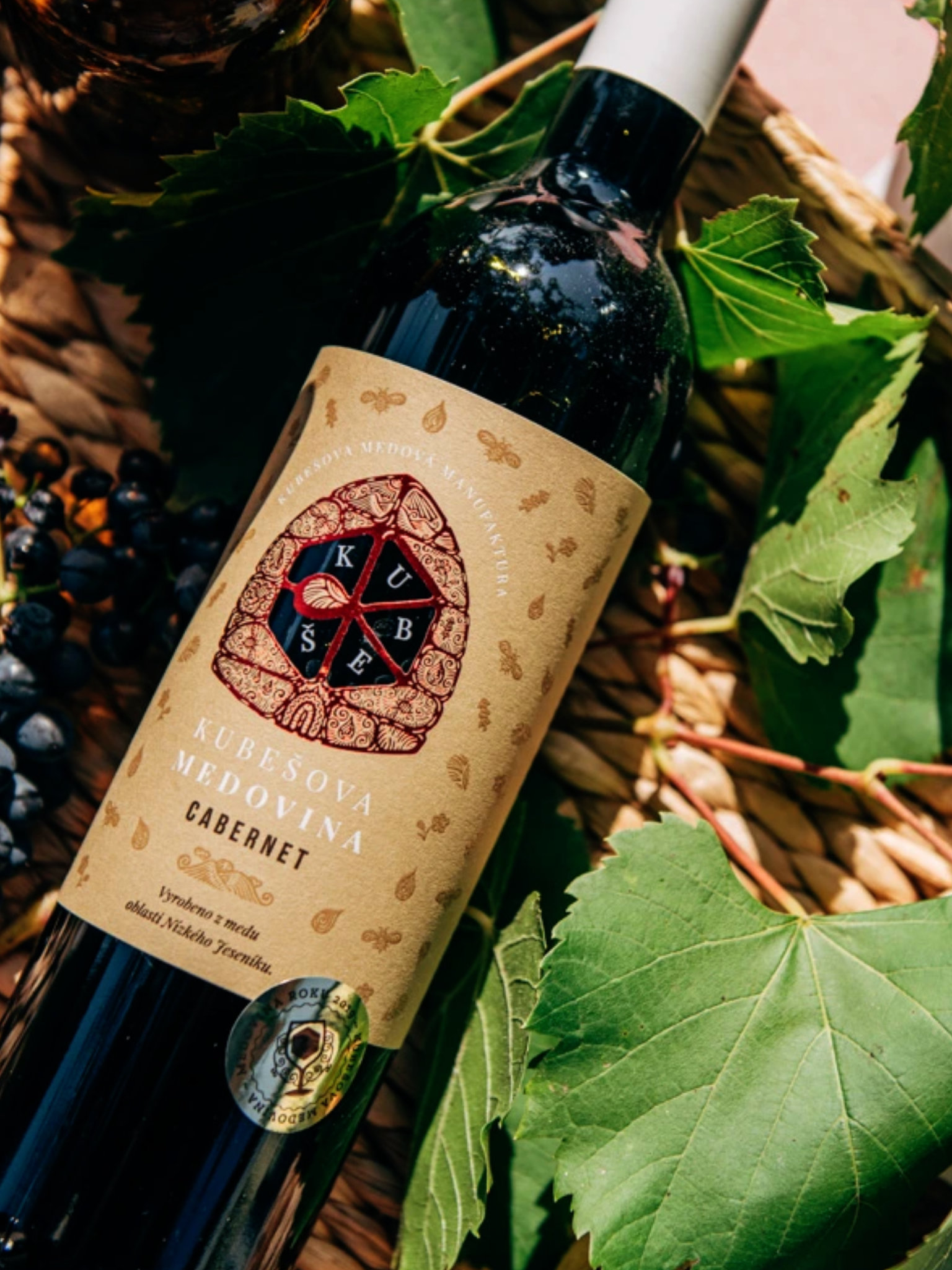 Kubešova Medová Manufaktura Kubešova Medovina Cabernet 13,5% 0,75l (obrázek 3)