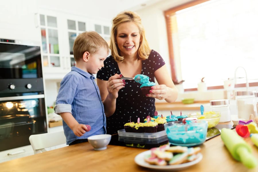 Zdobenie narodeninových muffinov