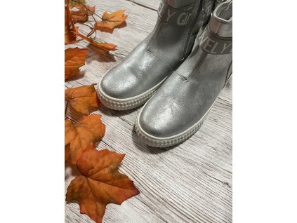 Šedostříbrné zdobené kotníkové boty Italy