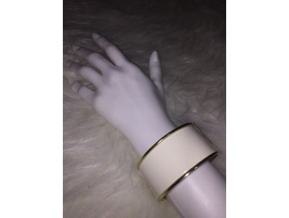 Široký pevný extravagantní náramek Avon