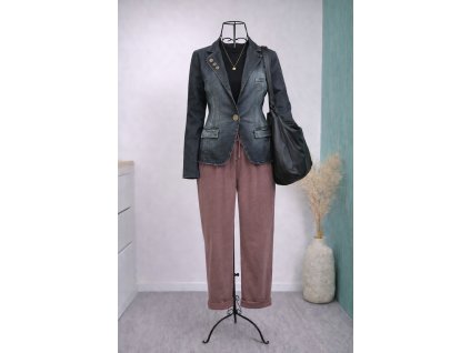 B535FE01 3D54 4D35 858D 61AE73D73143