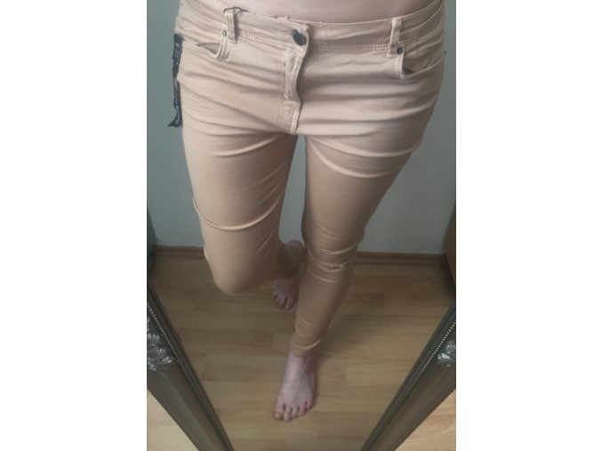 Stylové barevné rifle/skinny Bershka