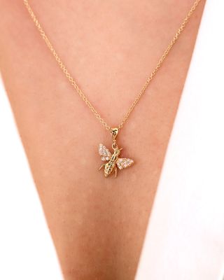 Každý den má svůj rytmus. A každý detail má své místo 🐝🤍 🔍 Líbí se vám šperk z fotografie? Najdete ho na našem e-shopu pod...