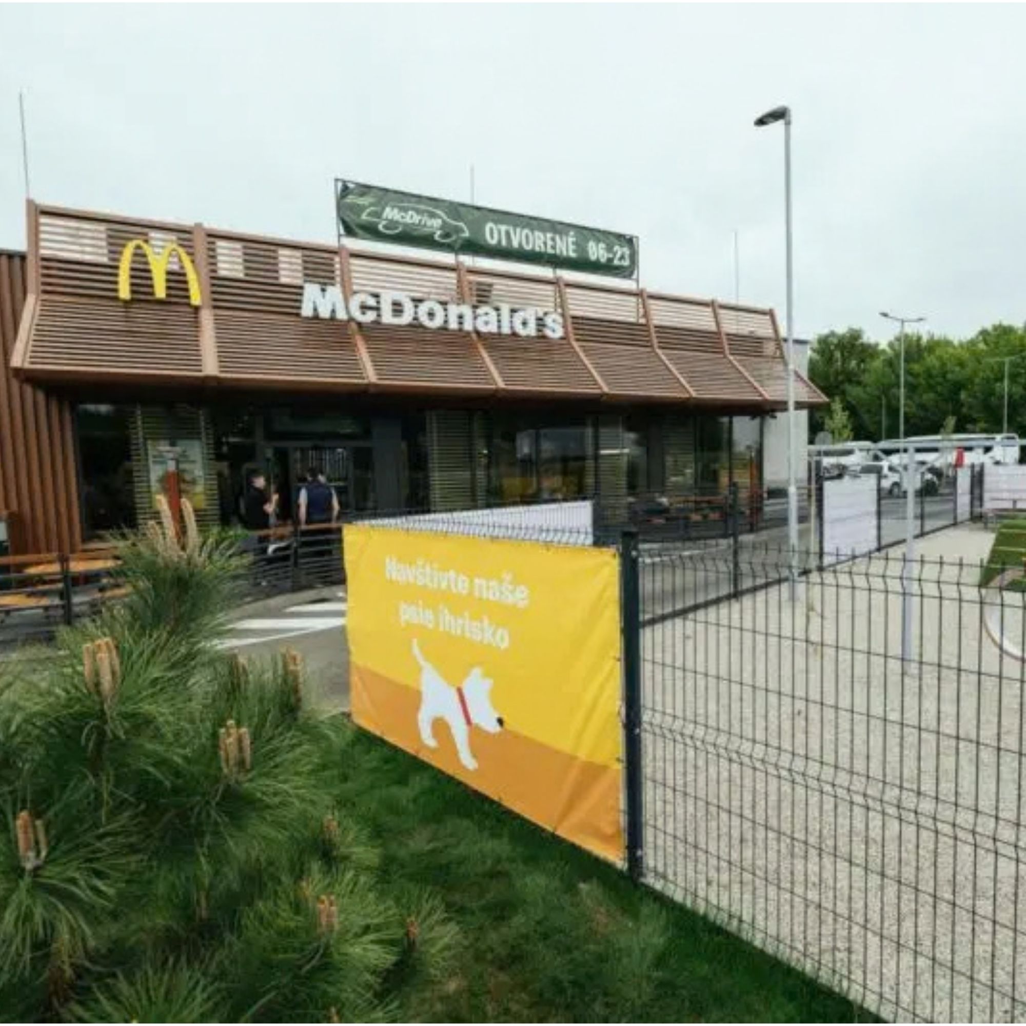 Dog friendly McDonald’s Triblavina: zastávka, ktorú oceníte pri cestovaní so psom