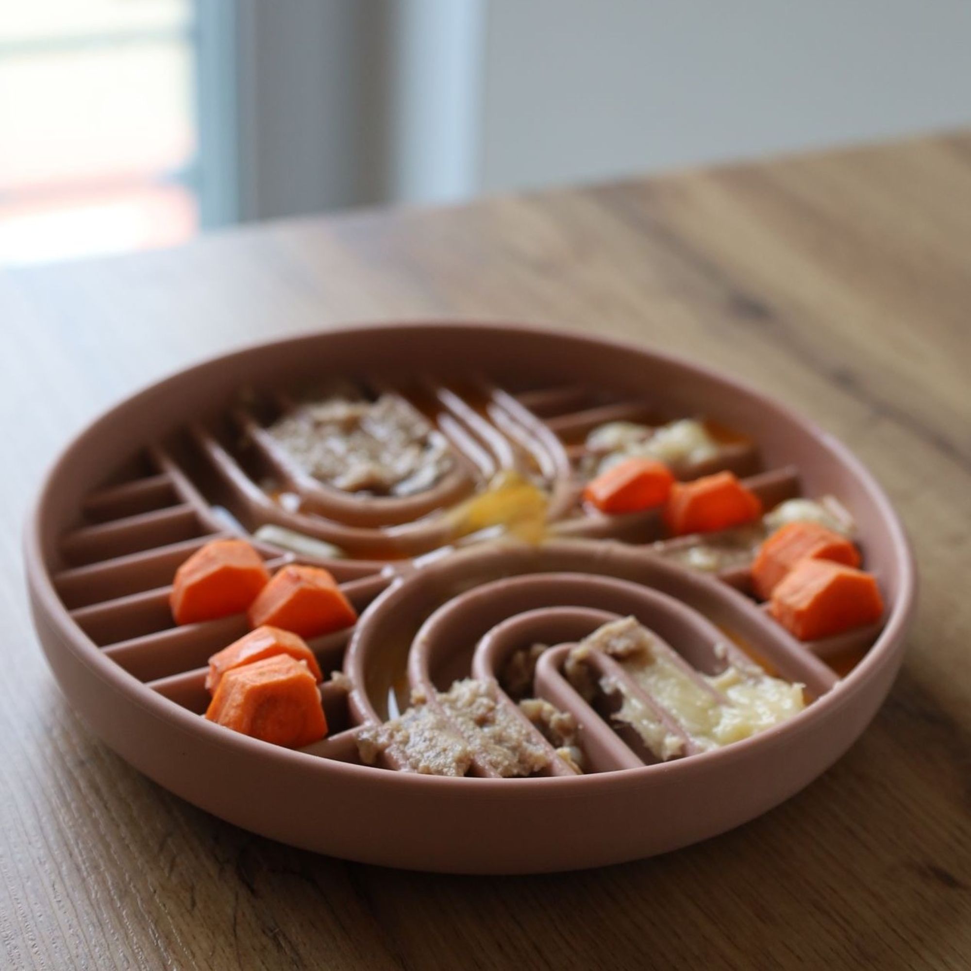 Spomaľovacia miska pre psov