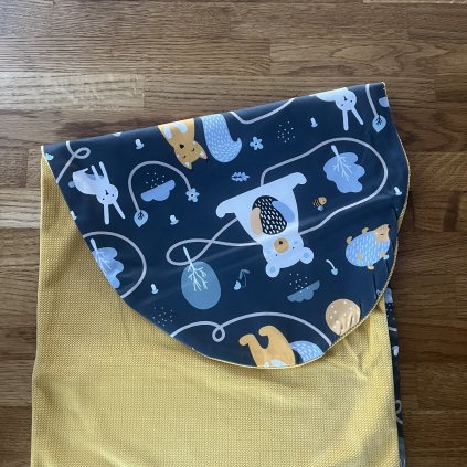 Kojicí polštář Lesní zvířátka mustard Lily is sailing