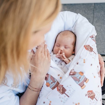 Péřová zavinovačka Včelař Lily is sailing 4