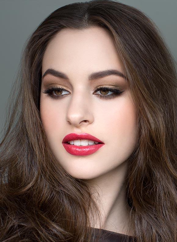 Kouřové líčení v zemitých tónech