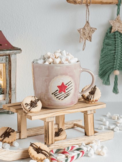 Starorůžový keramický hrnek ručně dekorovaný motivem lineckého cukroví s hvězdičkou - vánoční kolekce