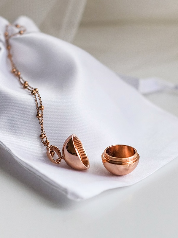 Jak šperky na popel fungují a co o nich možná nevíte