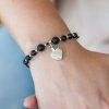 naramek na popel mineral onyx ruka