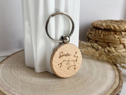 dřevěná klíčenka střelec hvězdy