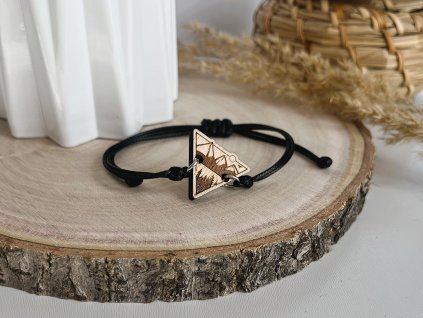 dřevěný náramek hory