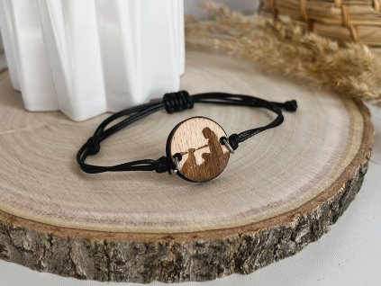 dřevěný náramek žena se psem