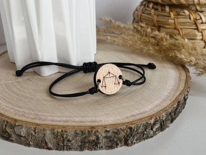 dřevěný náramek váhy