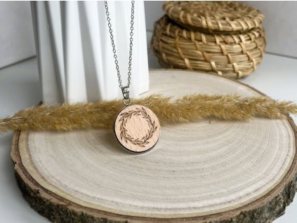 dřevěný náhrdelník věnec 2