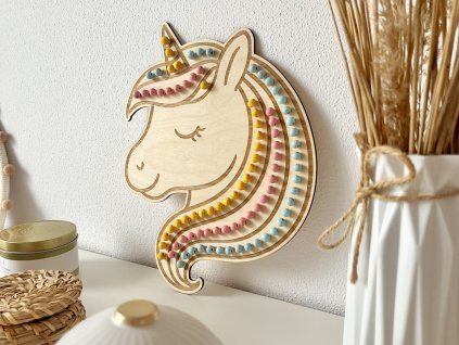 dřevěná dekorace jednorožec