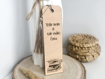 dřevěná záložka tolik knih a tak málo času