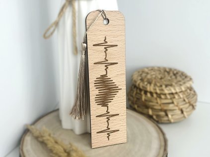 dřevěná záložka ekg srdce