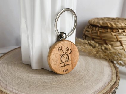 dřevěná klíčenka váhy