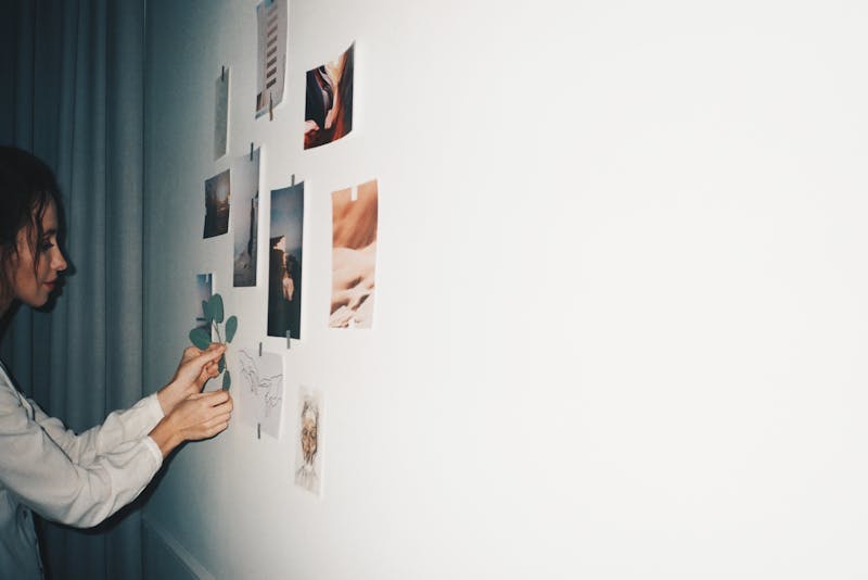 Jak vytvořit galerii na zdi z vlastních fotografií