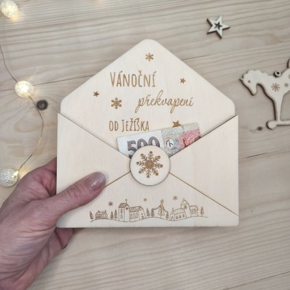 drevena vanocni obalka na penize vlozene penize