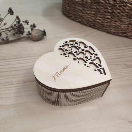 krabicka srdicko mami