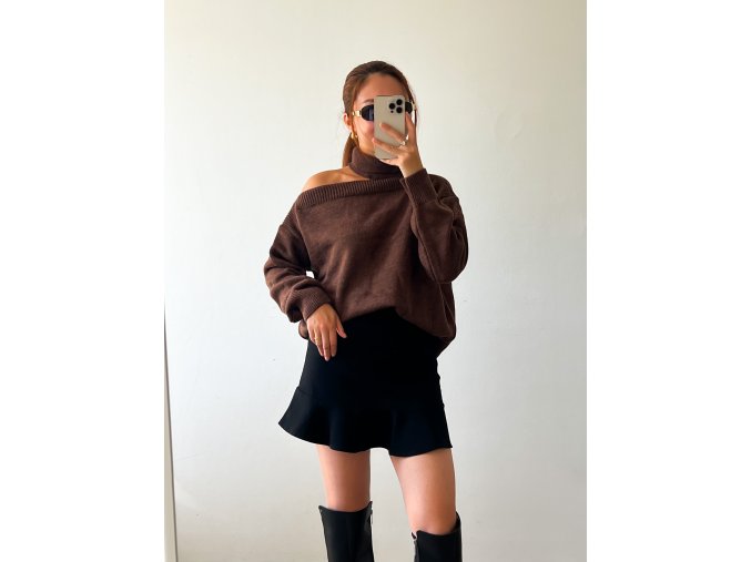 Cut-out stylový svetr - hnědá