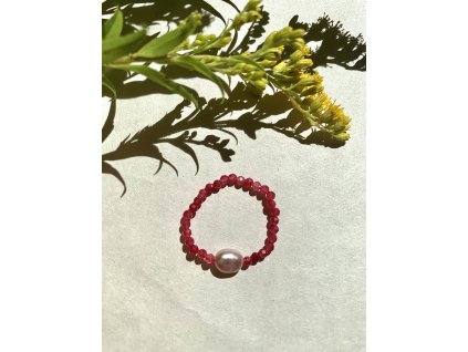 Prsteň brúsený rubín a perla