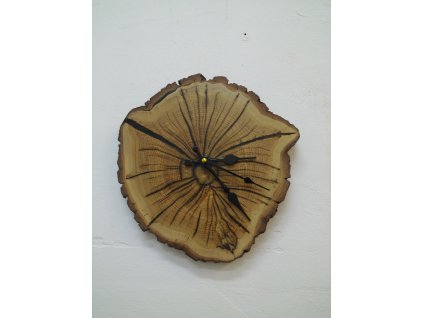 Hodiny dub s kůrou 15: Epoxidové žilky v dubovém dřevě.