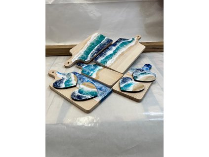 Kuchyňské prkénko s motivem moře, délka 44 cm.