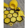Vysypávací tácek- Včelí plástev