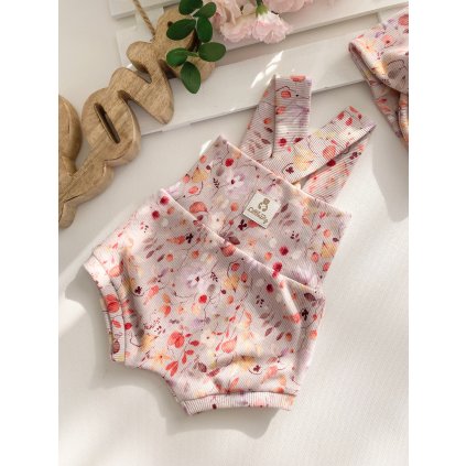 Žebrované kraťasy s traky "Květy na béžové"