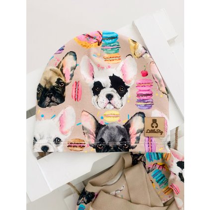 Lehká čepice s buldočky