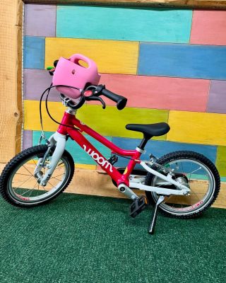 💥NOVINKA💥 Woom v barvě HOT PINK právě u nás na prodejně. Ideální v kombinaci s Woom POP košíkem 💕