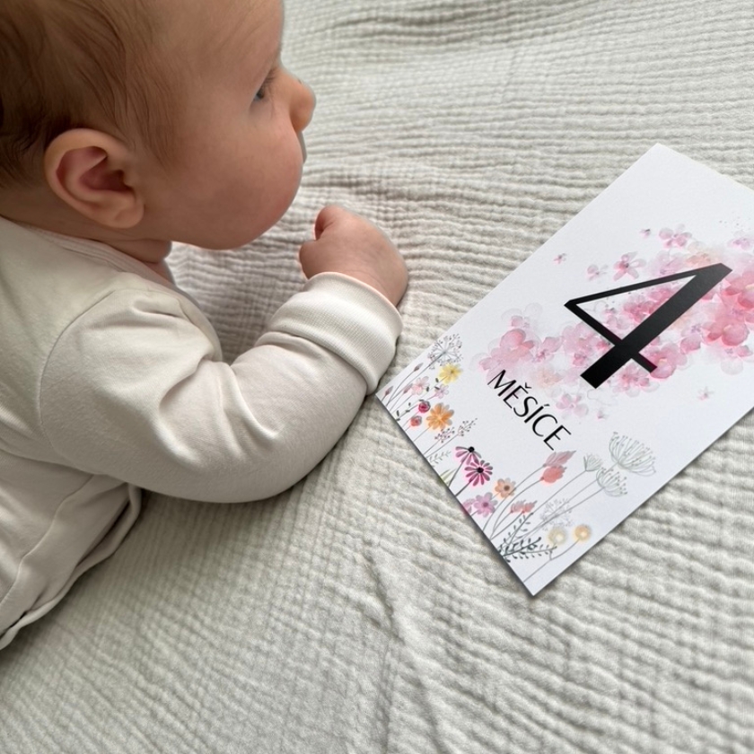 Jak vybrat milníkové kartičky pro miminko