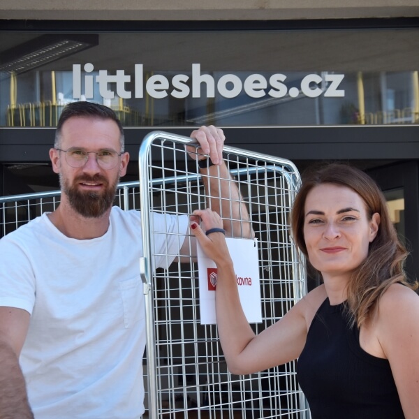 Příběh Little Shoes