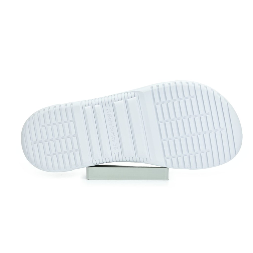 bílé tenisky se zlatým