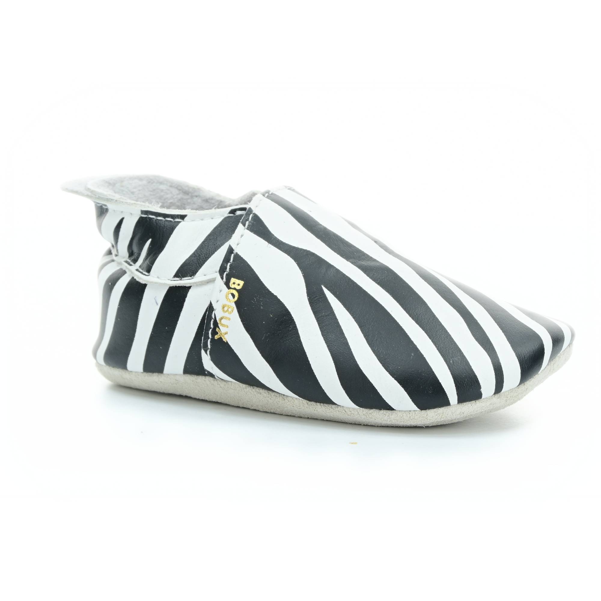Levně capáčky Bobux Zebra Print White (soft sole)