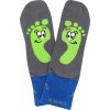 Barefootik chlapec chodidlo modra