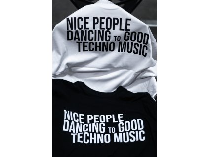 nice-people-dancing-to-good-techno-music-tricko-live-more.jpg