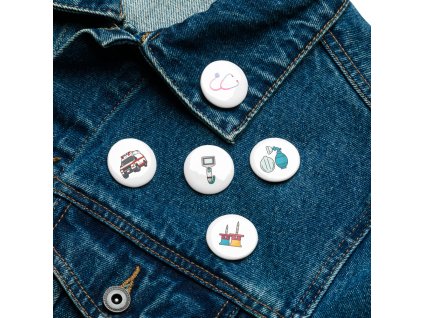 set of pin buttons white 1.25 front 67e3ebc84d35e